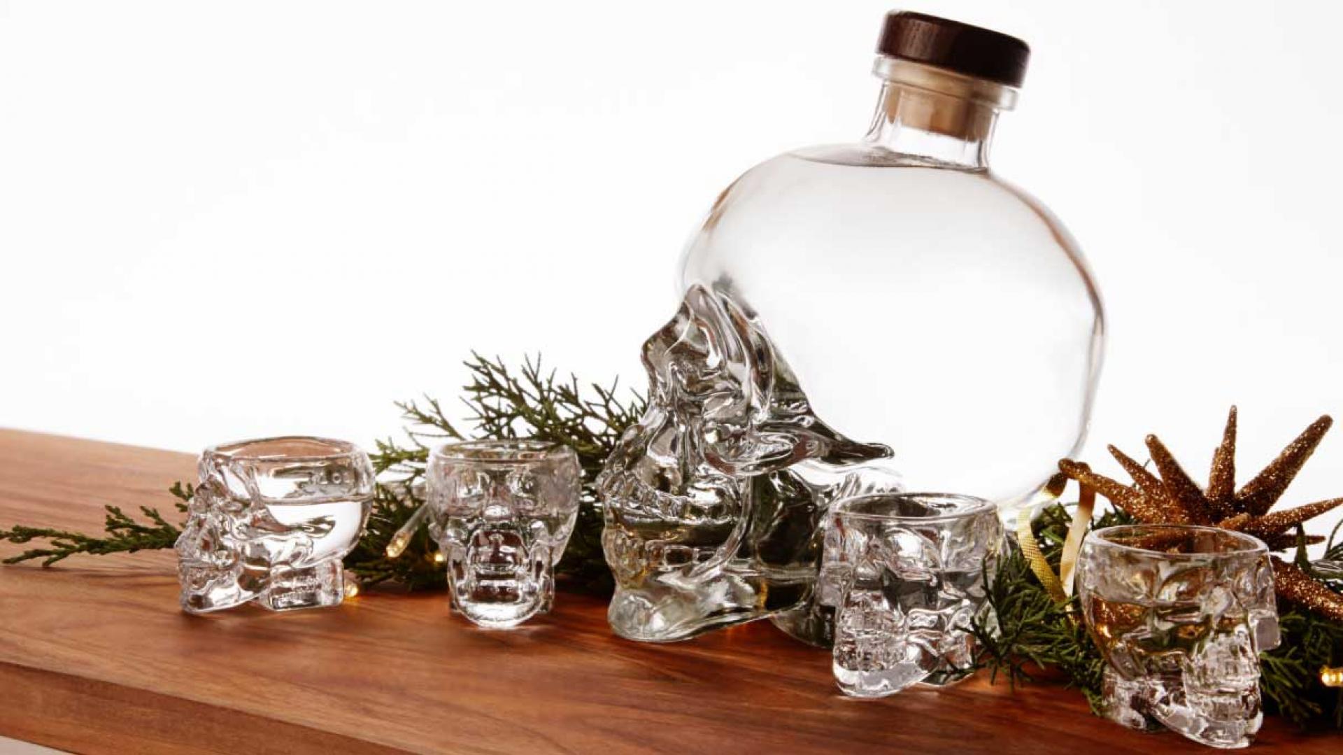 Food and drink Christmas gifts: Crystal Head vodka with glasses