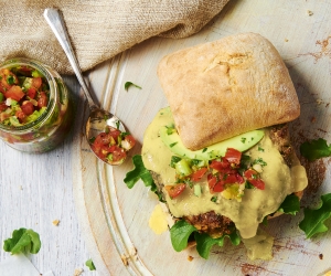 Veggie burgers with cheese