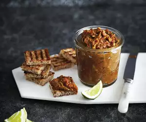 Aubergine and garlic paté. Photography by Manja Wachsmuth