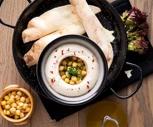 Hummus with chickpeas at Abd el Wahab