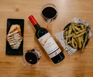 Cune Crianza with tapas